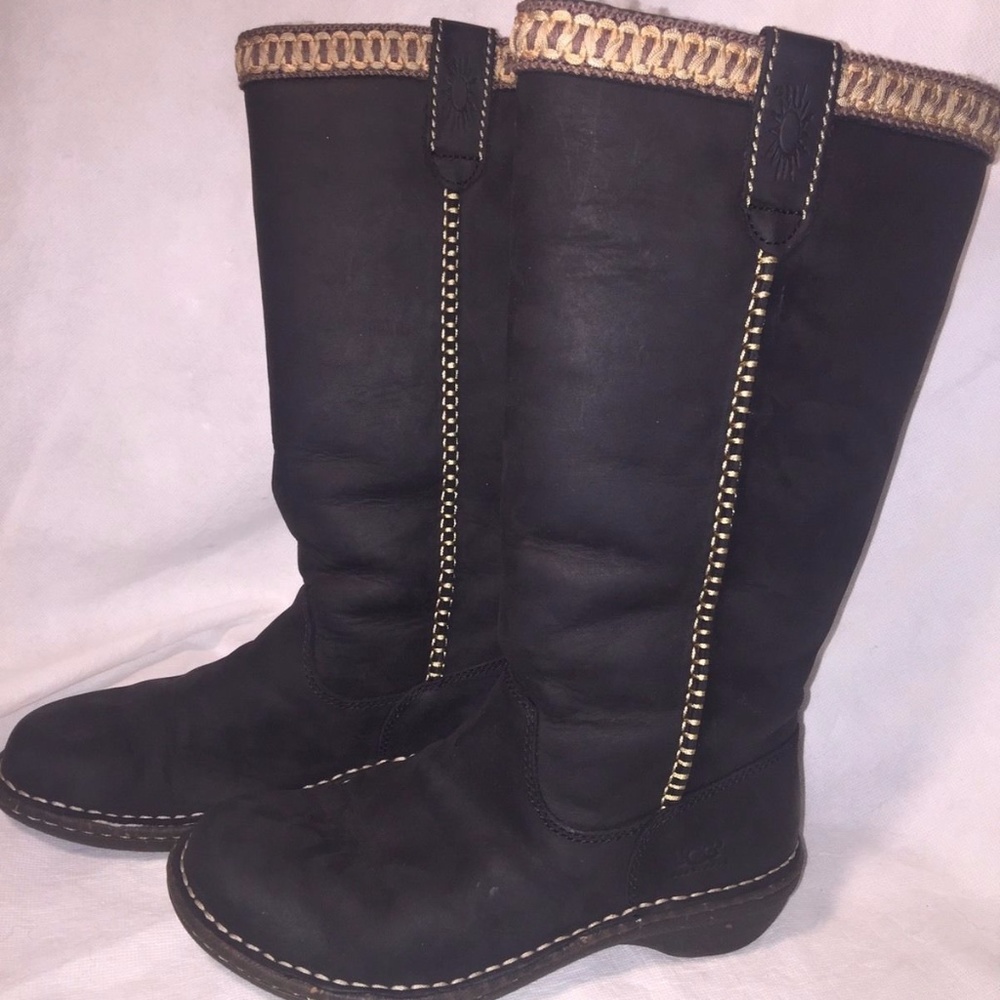 Women's Shoes UGG Australia Classic Boots  sz 6